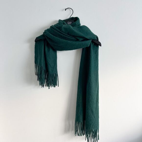 Zara Oversized Fringe Scarf in Green - Picture 6 of 8